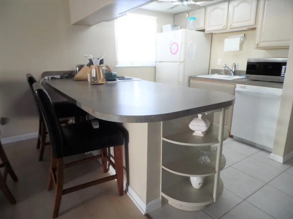 mvn--1-breakfast-nook_library_93316