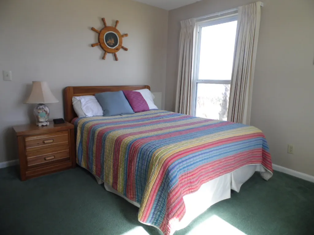 mvn--1-guest--bedroom_library_93327