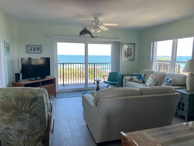 living-room-w-fab-view-110747_library_110747