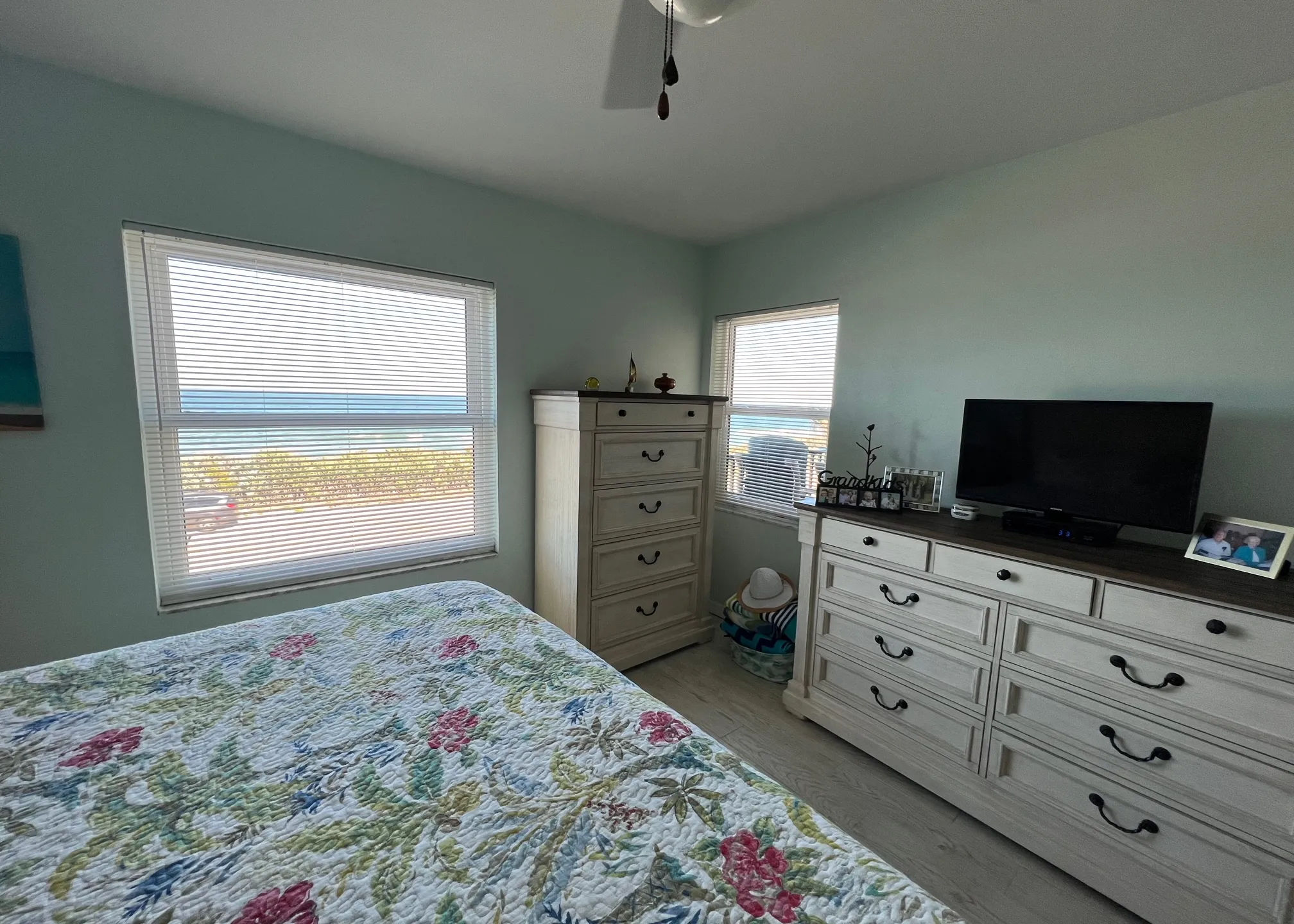 master-bedroom-110758_library_110758