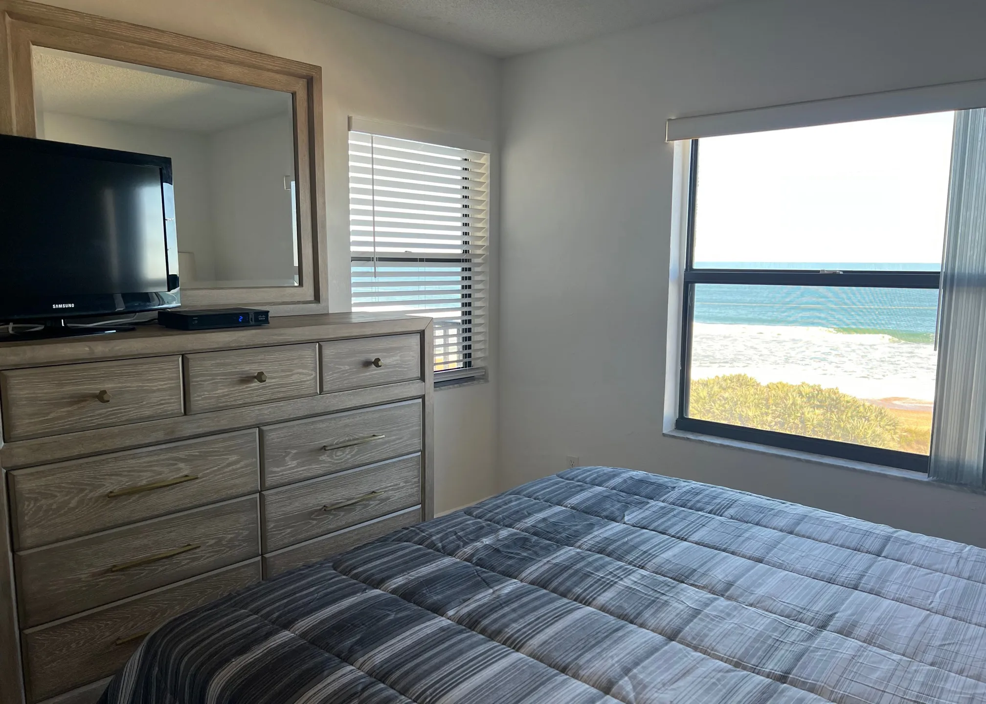 master-bedroom-with-view-106388_library_106388