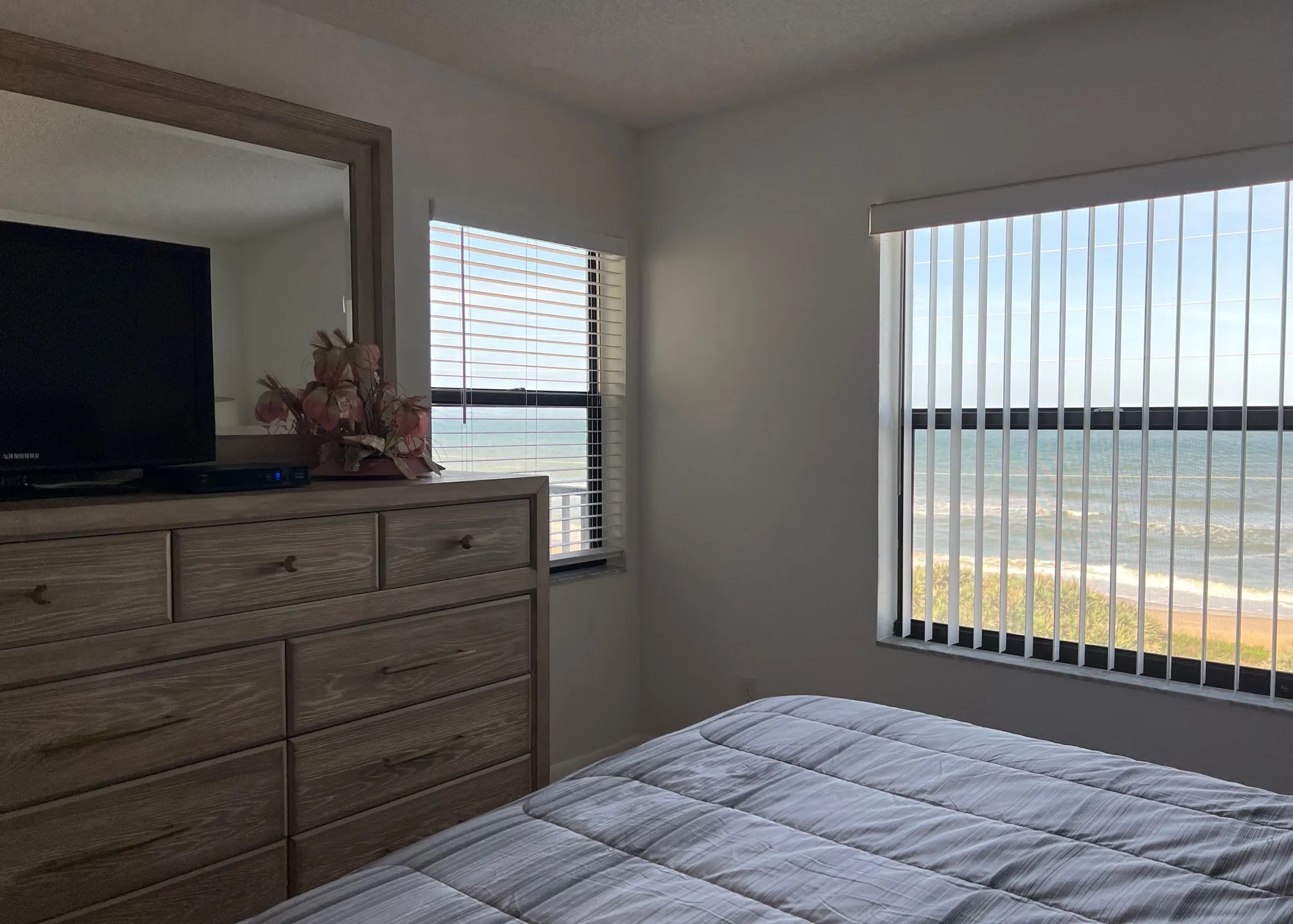 master-bedroom-with-view-111799_library_111799