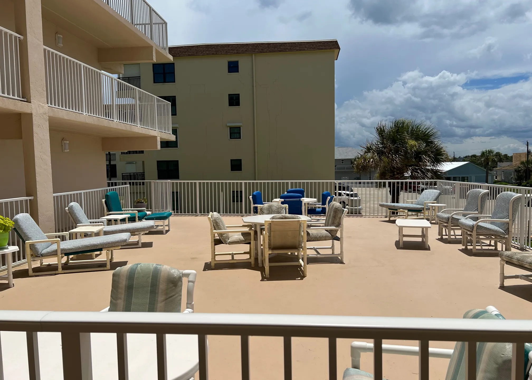 condo-sundeck-118465_library_118465