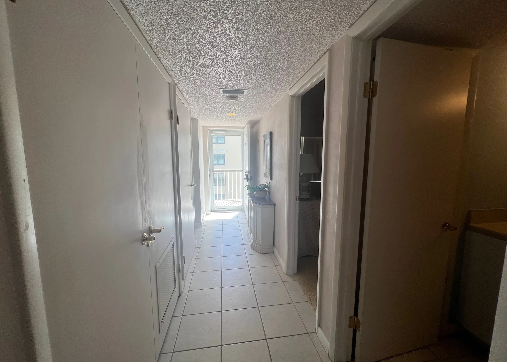 hallway-to-front-door-123488_library_123488