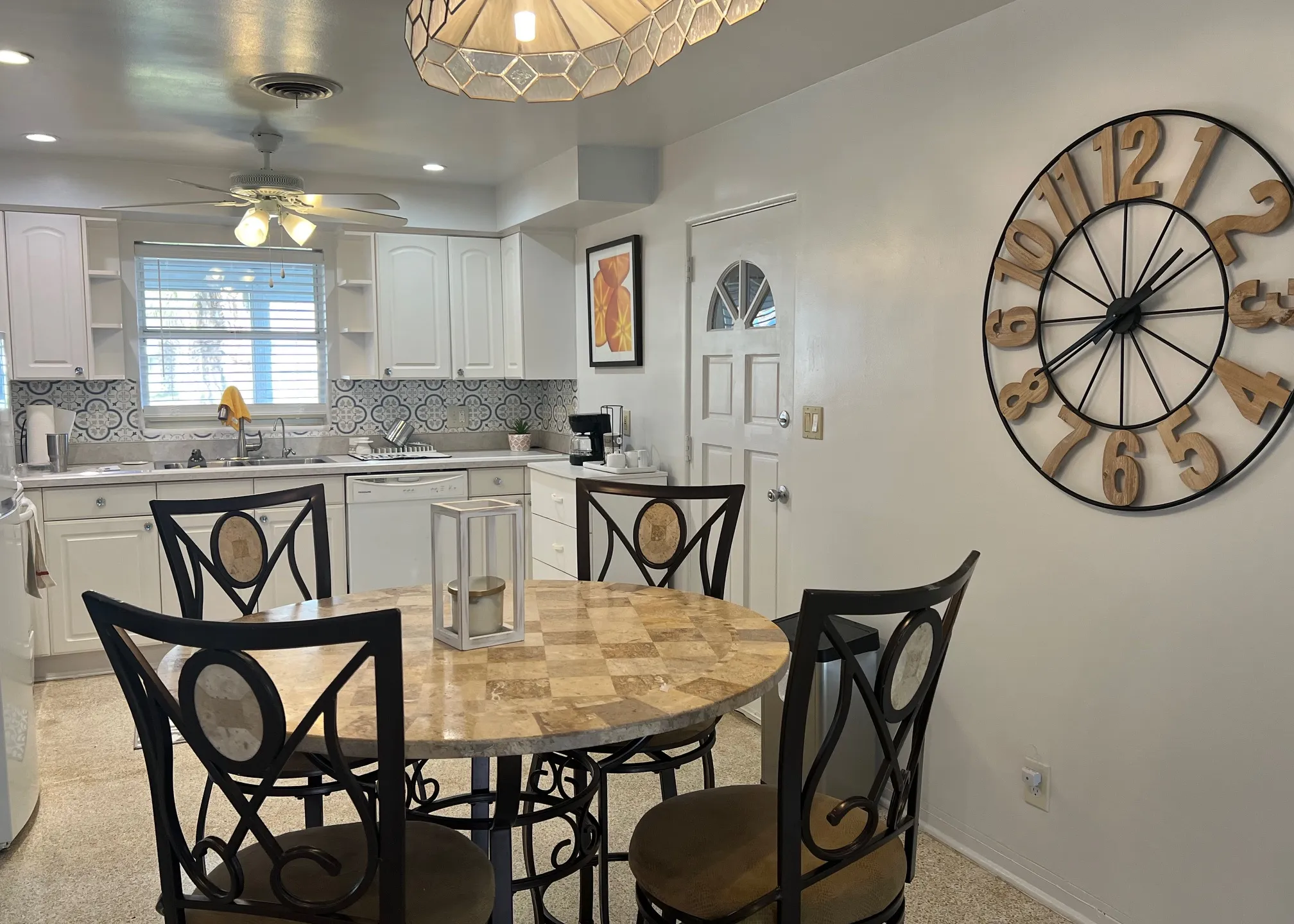 kitchen-and-dining-area-125200_library_125200