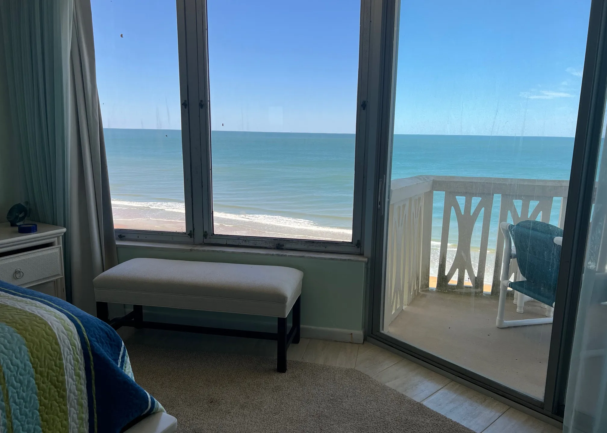 bedroom-view-133422_library_133422