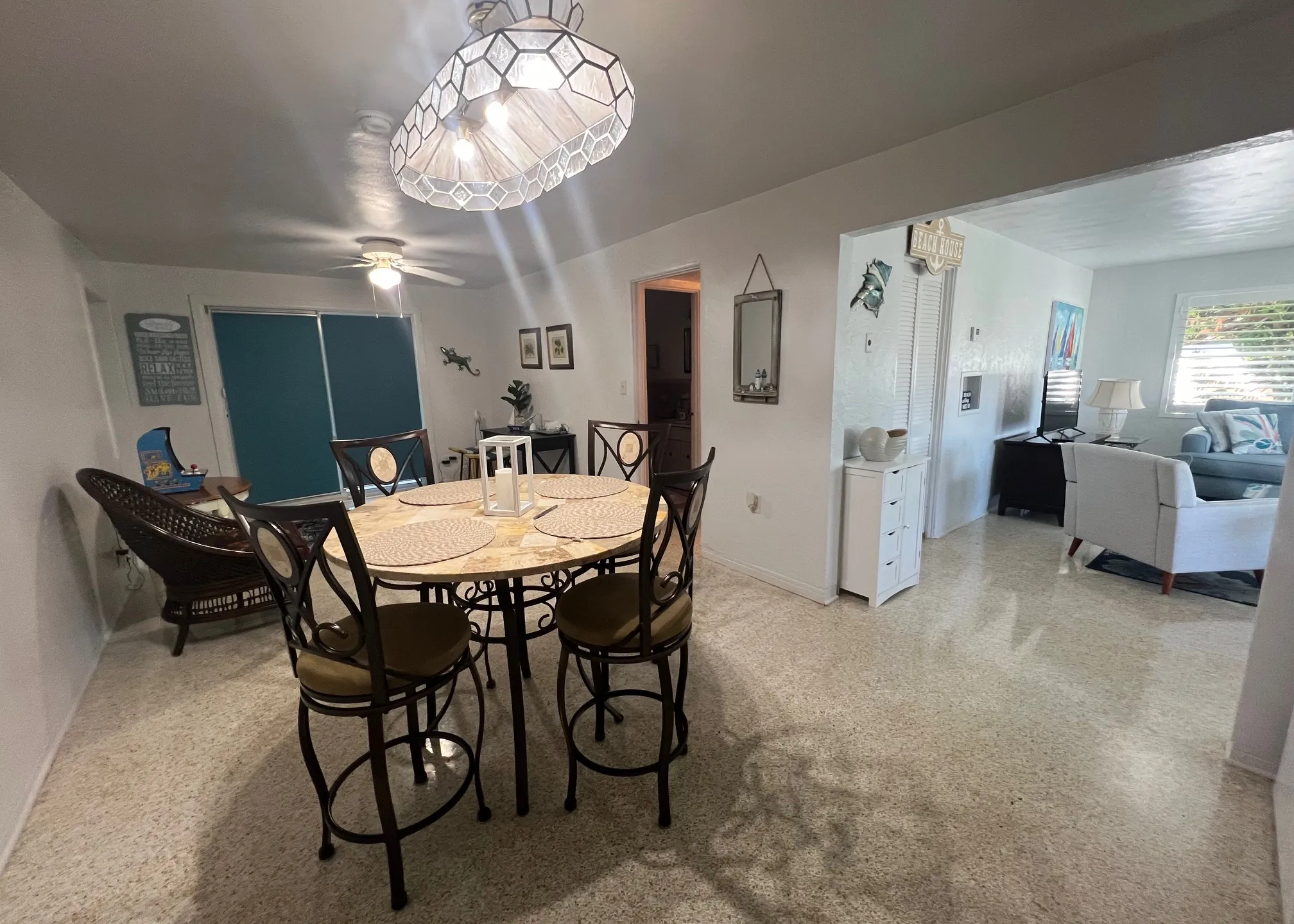 dining-area-134543_library_134543