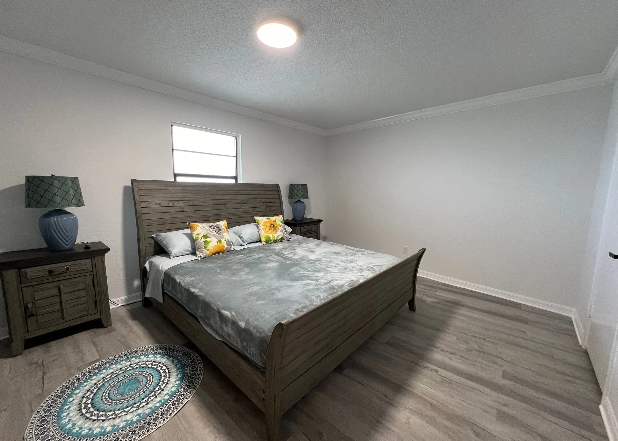 guest-bedroom-133706_library_133706
