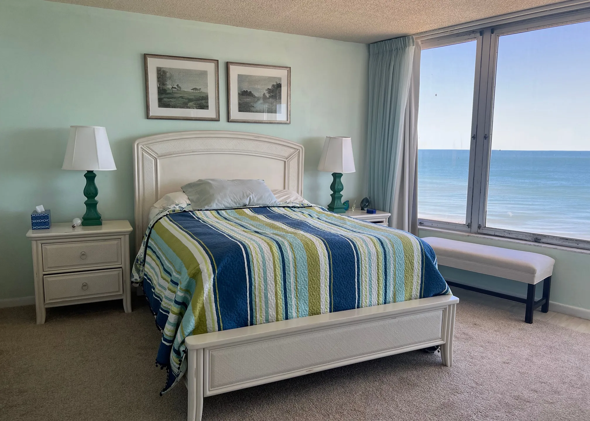 main-large-bedroom-w-bath-133421_library_133421