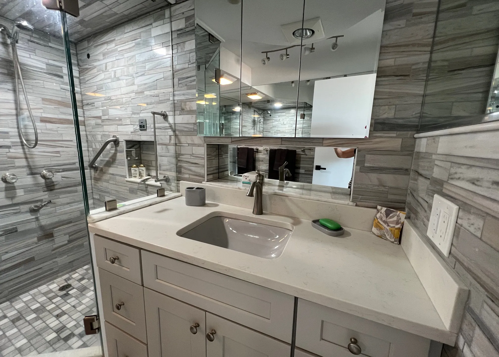 master-bathroom-133700_library_133700