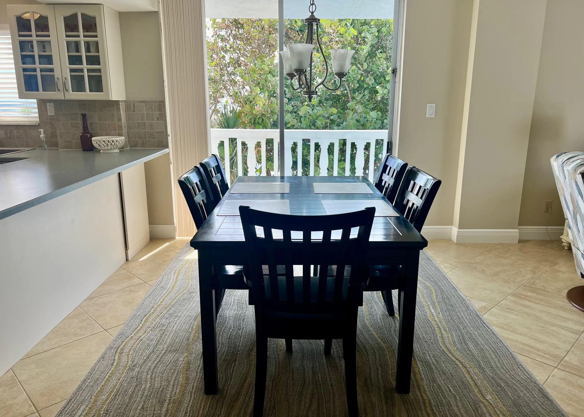 dining-area-143996_library_143996