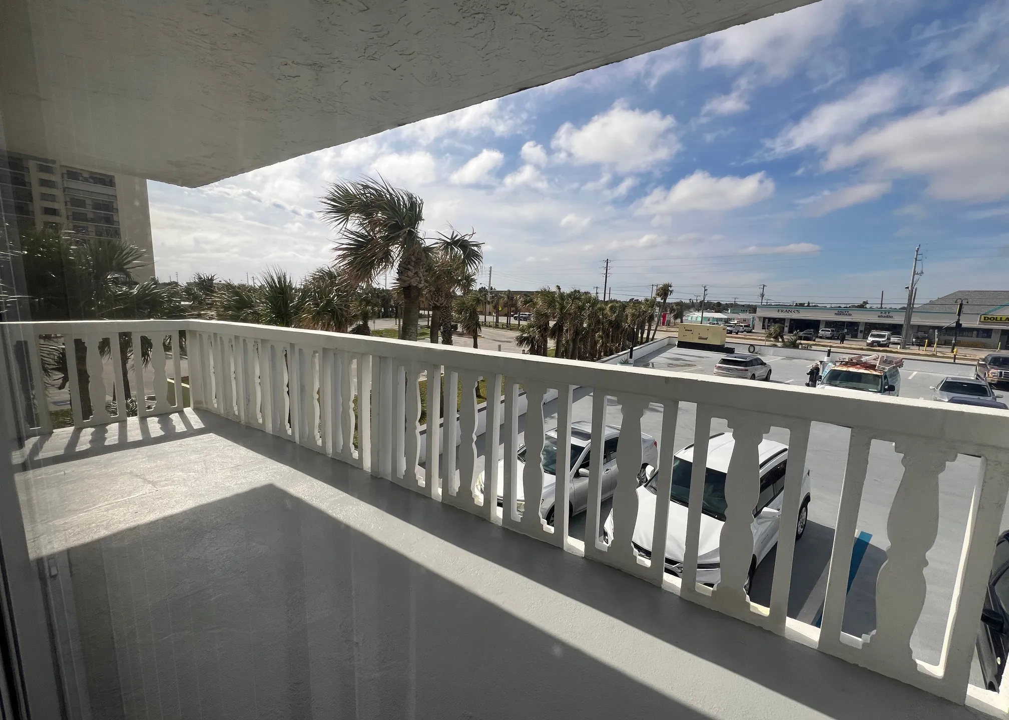 extra-large-balcony-143998_library_143998
