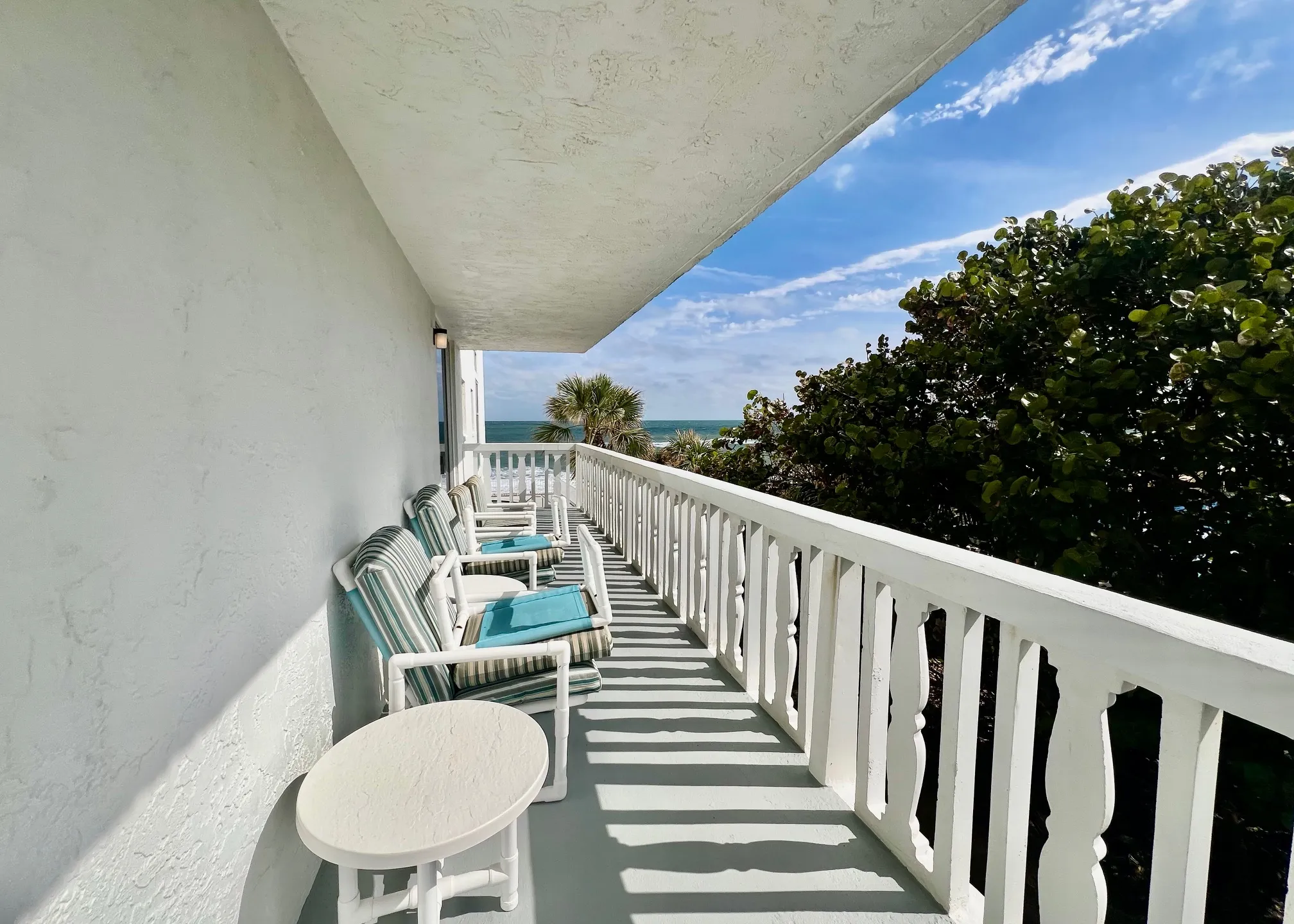 extra-large-l-shape-balcony-144006_library_144006