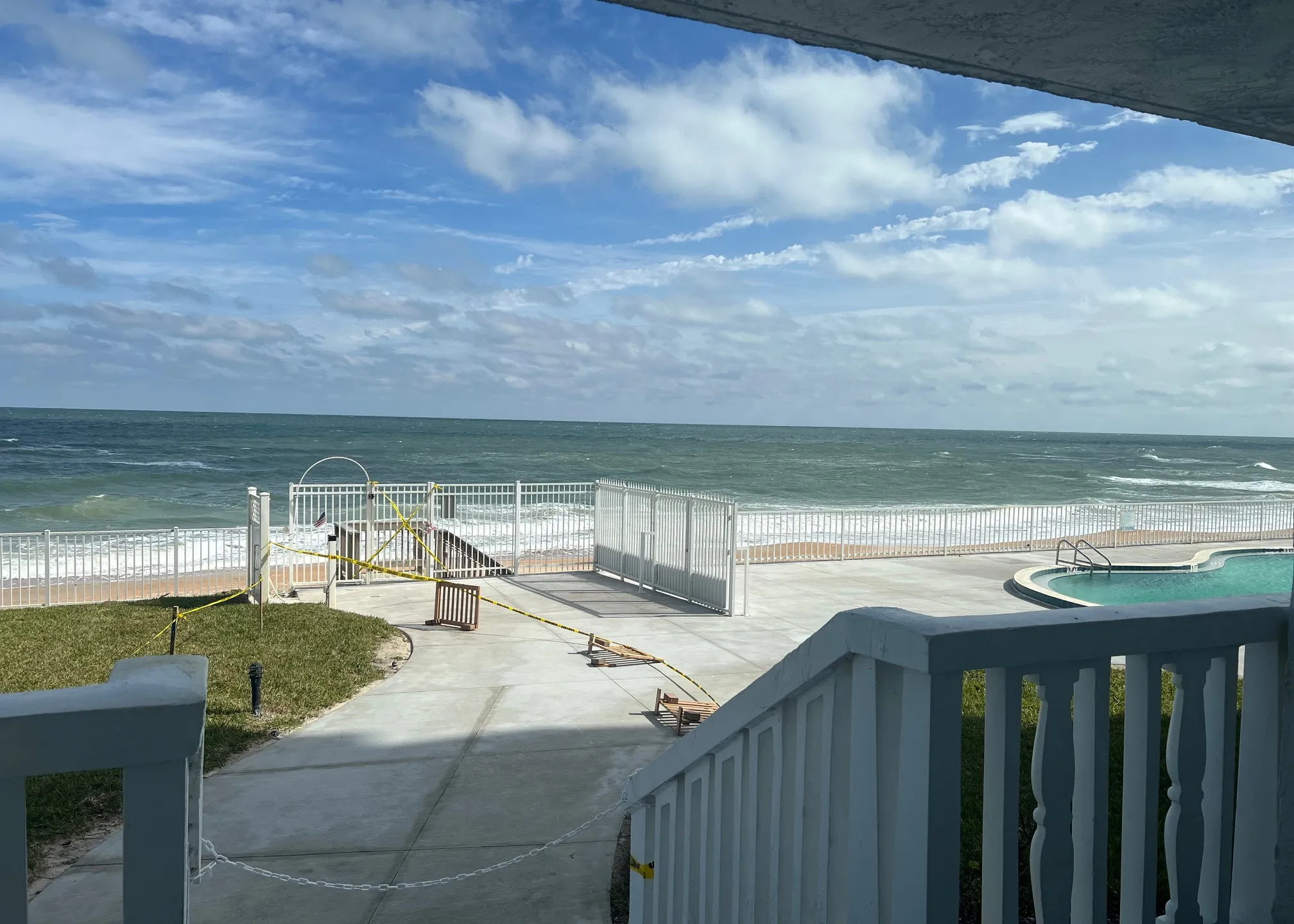 pool-and-beach-144004_library_144004